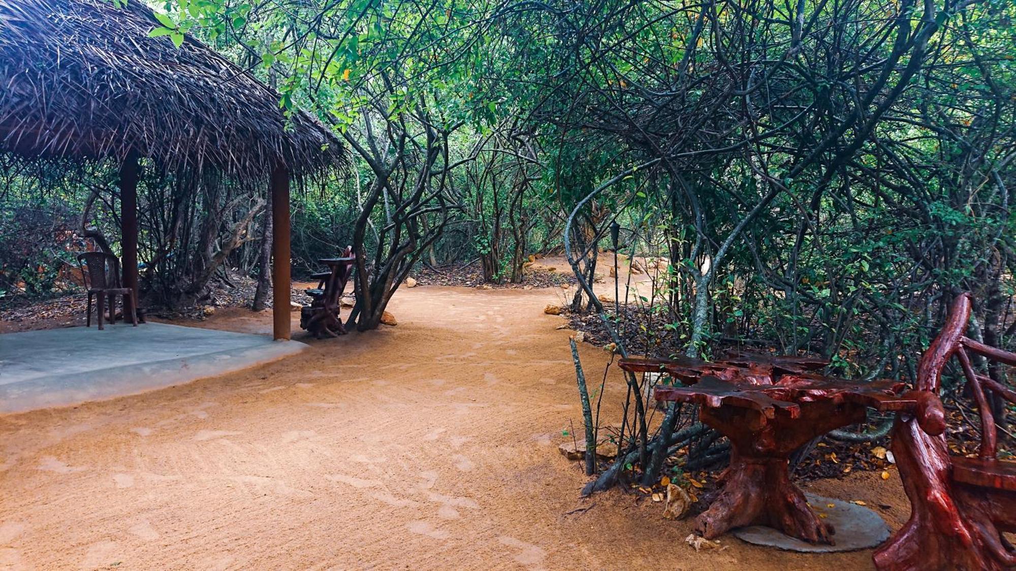 Yala Podi Hoona Bush Camp Hotel Bagian luar foto