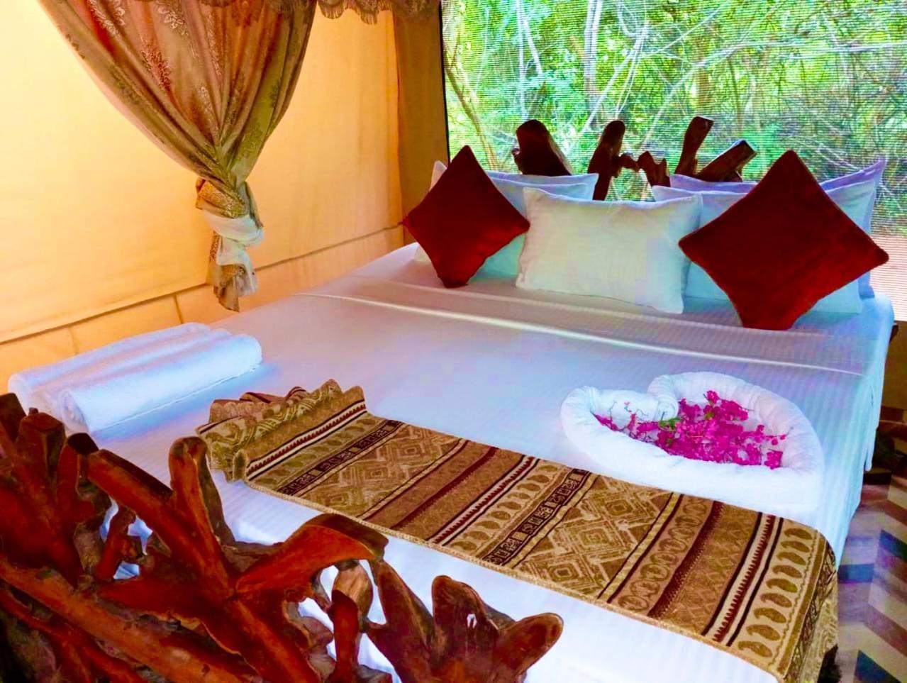 Yala Podi Hoona Bush Camp Hotel Bagian luar foto