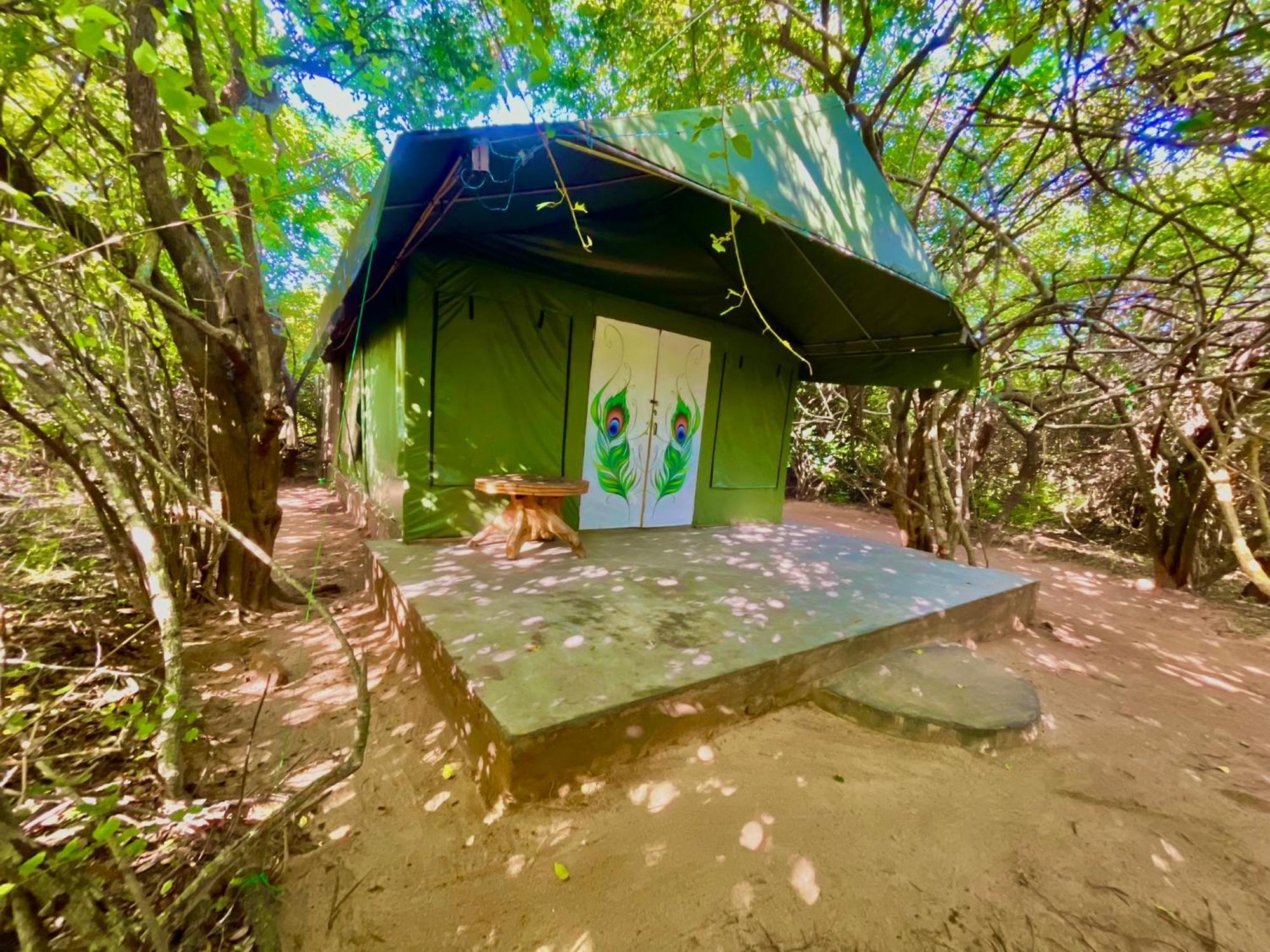 Yala Podi Hoona Bush Camp Hotel Bagian luar foto